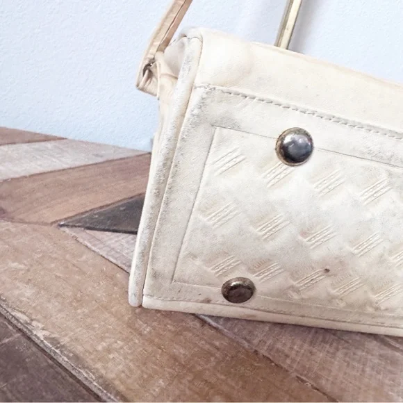 Avelar Hand Tooled Cream Leather Bag - Picture 7 of 11